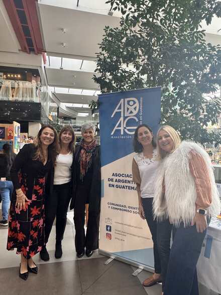 El equipo de Inside Art en el escenario de la exposición